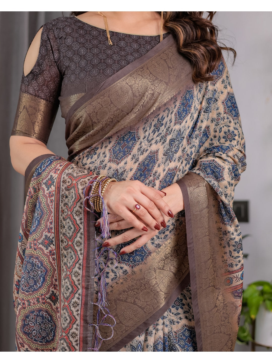 Peachmode Grey Handloom Linen Cotton Floral Print Saree - Image 8