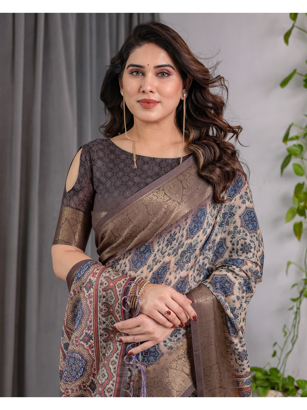 Peachmode Grey Handloom Linen Cotton Floral Print Saree - Image 10