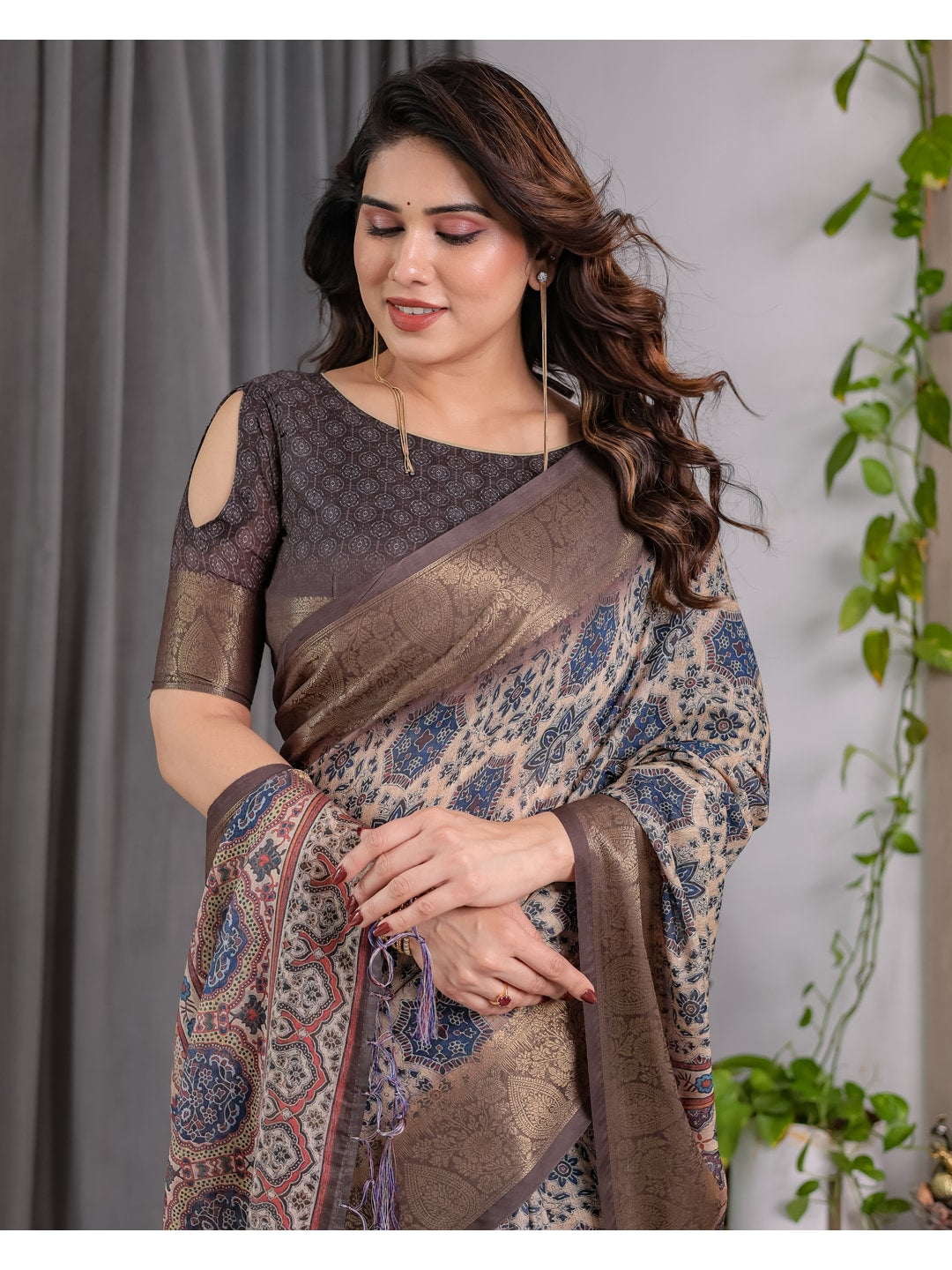 Peachmode Grey Handloom Linen Cotton Floral Print Saree - Image 11