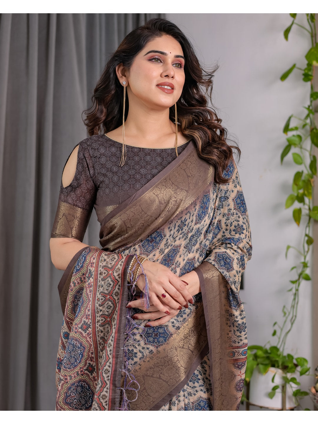 Peachmode Grey Handloom Linen Cotton Floral Print Saree - Image 12