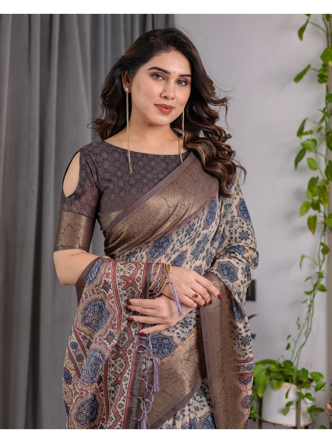 Peachmode Grey Handloom Linen Cotton Floral Print Saree - Image 13