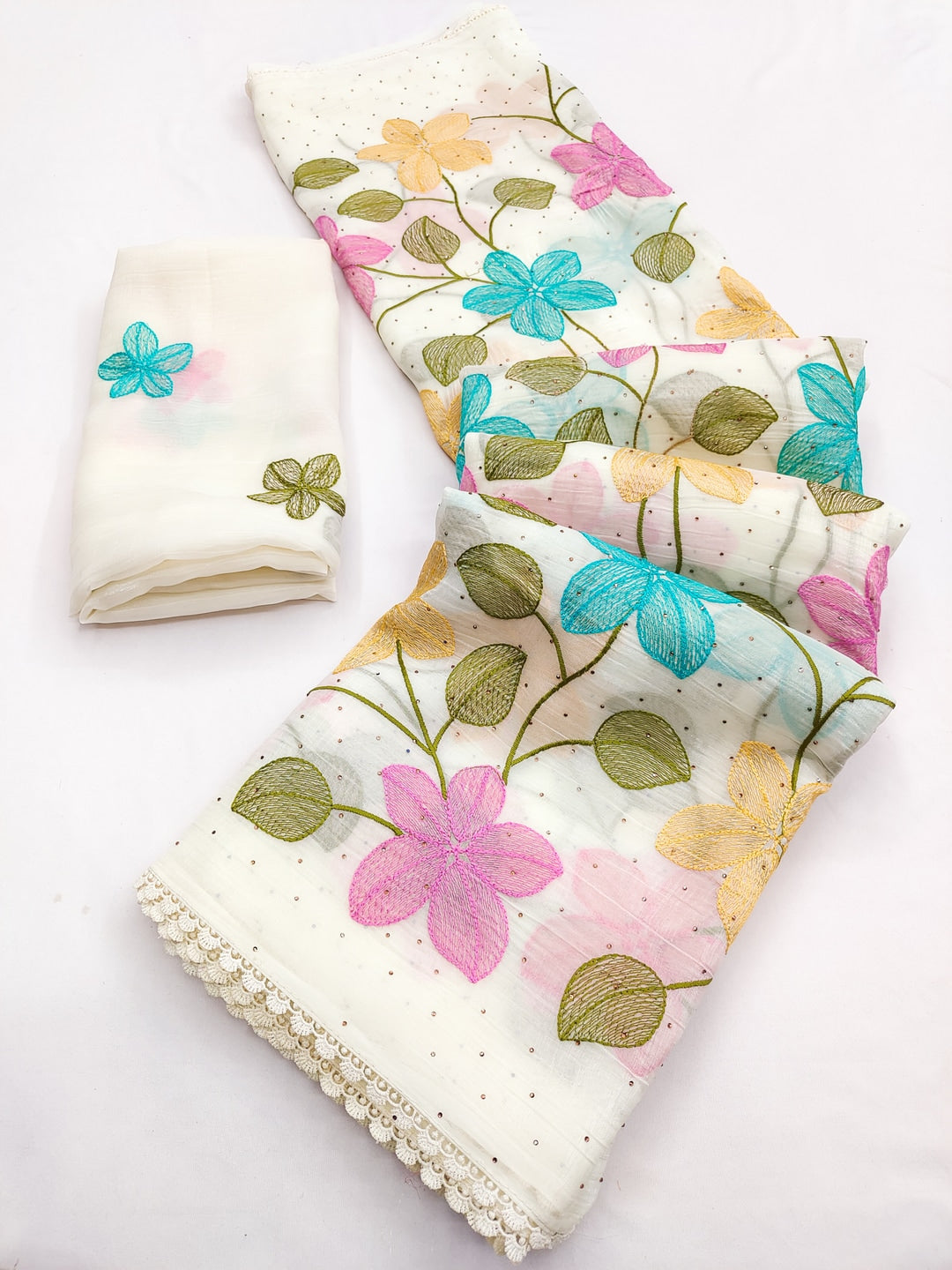 Peachmode White Viscose Saree with Floral Thread Work - Image 6