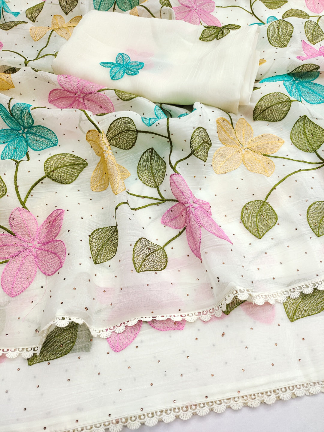 Peachmode White Viscose Saree with Floral Thread Work - Image 7