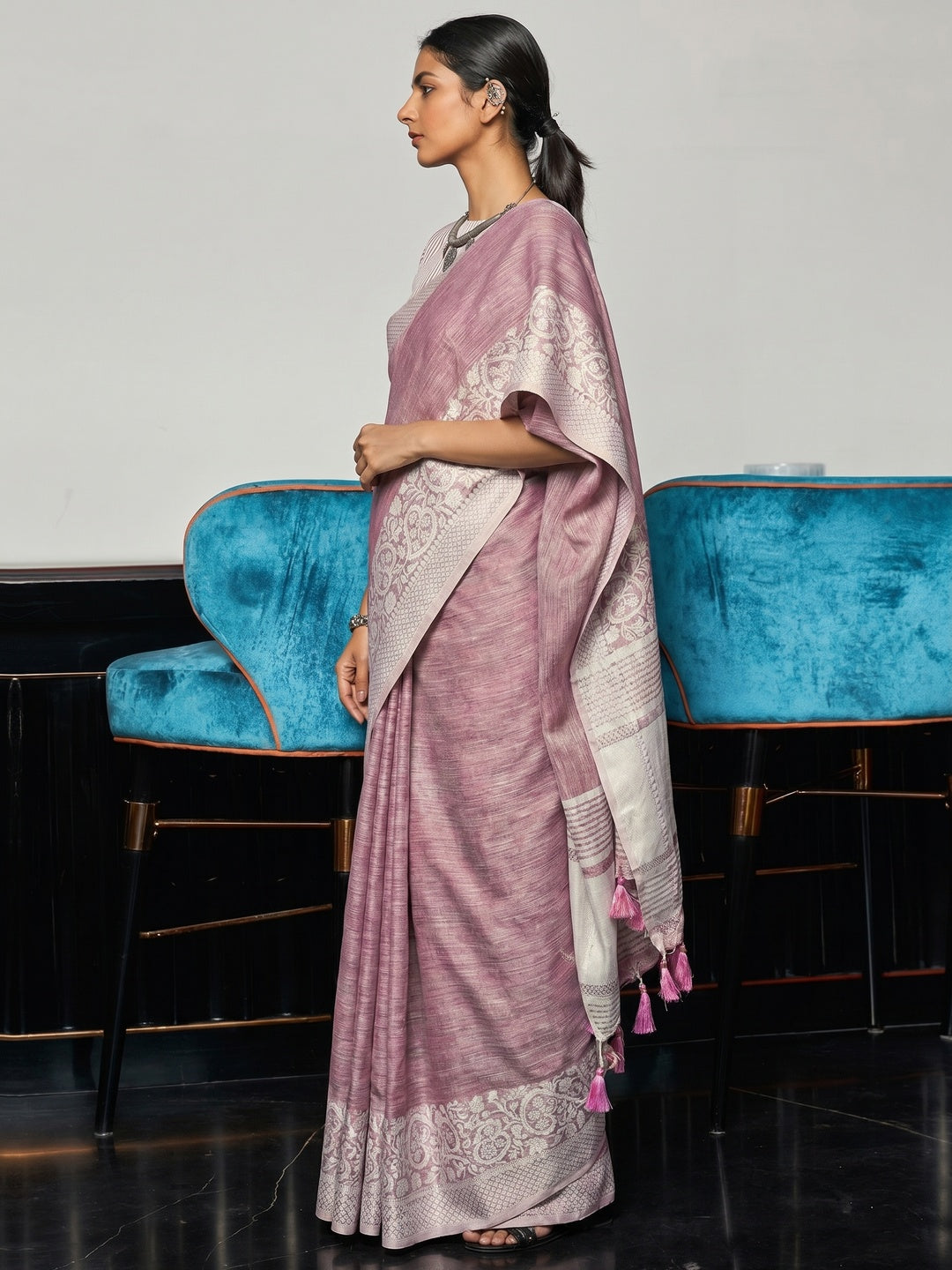 Pink Partywear Woven Linen Saree - Image 2