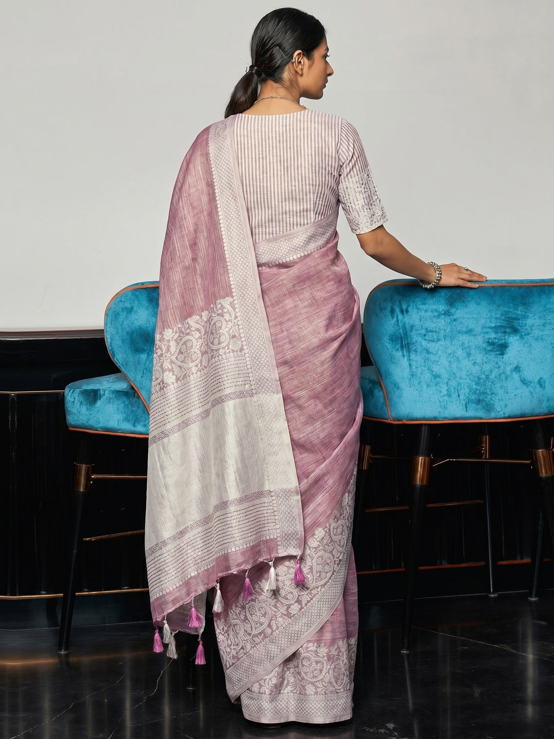 Pink Partywear Woven Linen Saree - Image 3