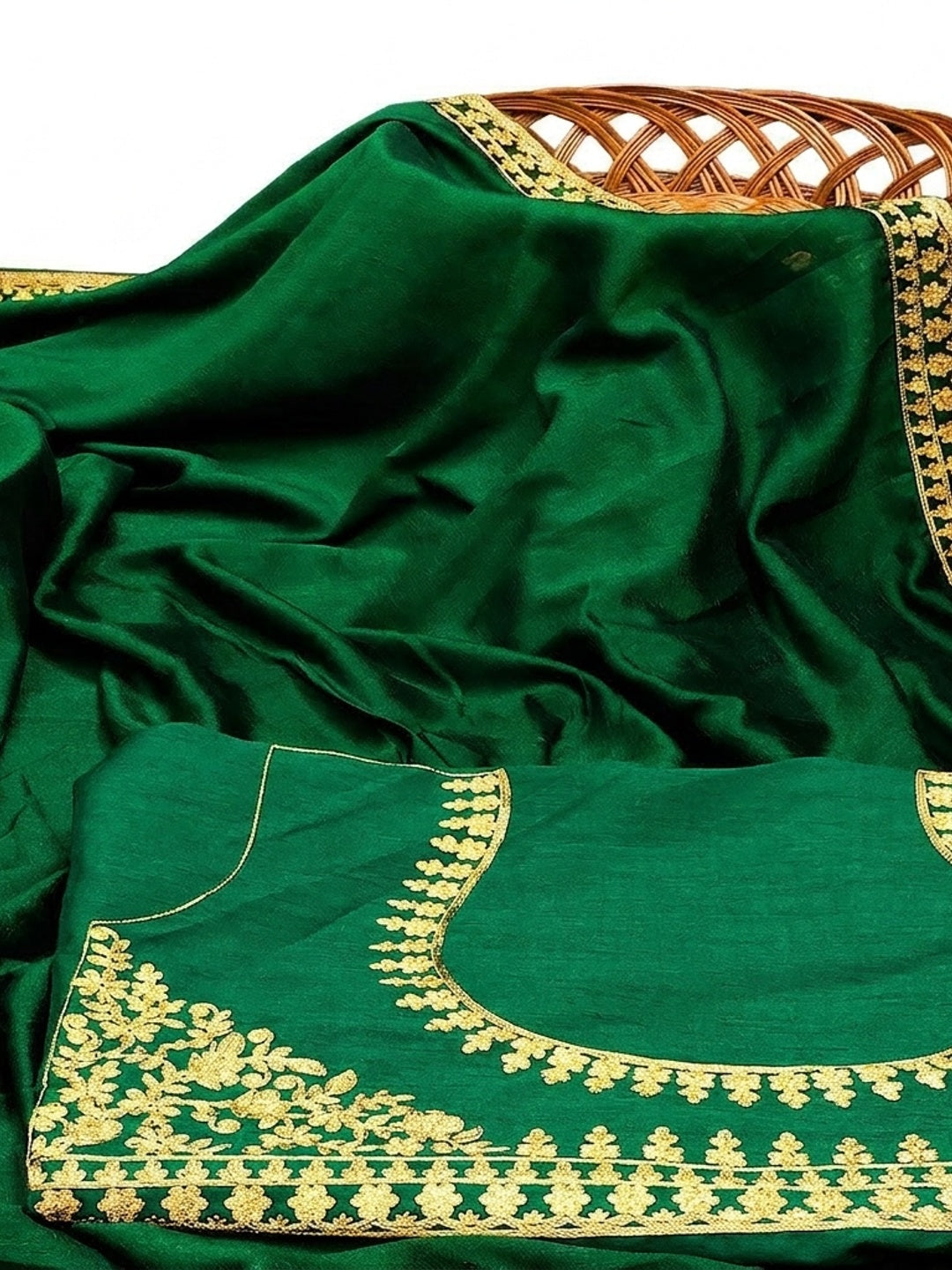Green Festive Wear Woven Silk Saree - Image 4