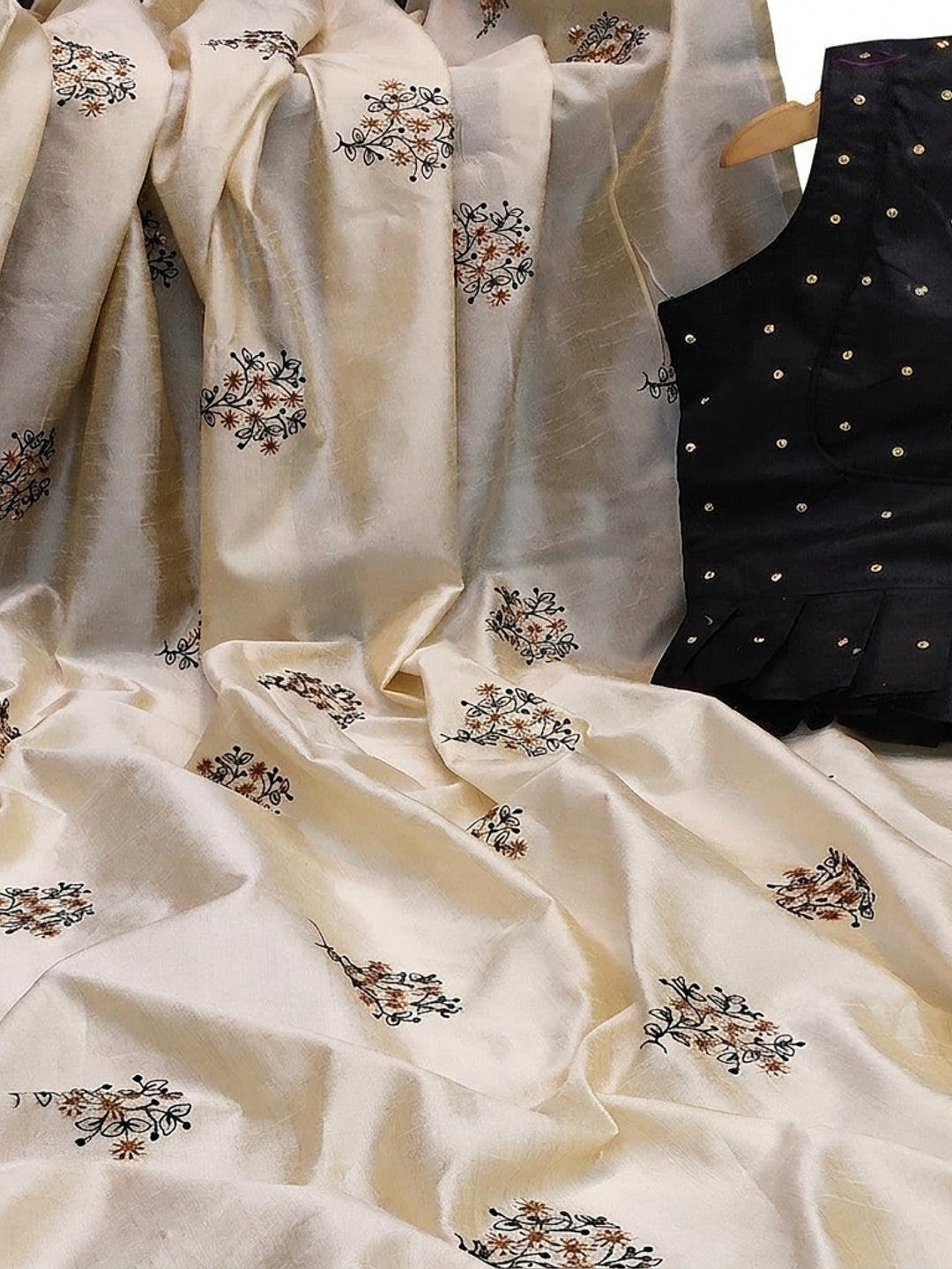 Energetic Offwhite Colored Partywear Floral Embroidered Silk Saree - Image 3