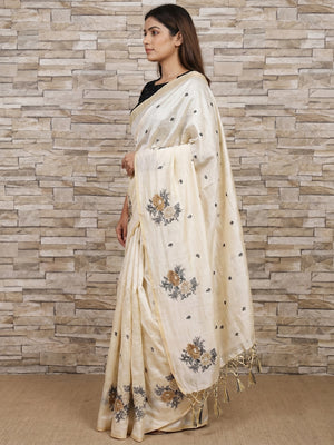 Offwhite Casual Wear Floral Embroidered Silk Saree - Image 2
