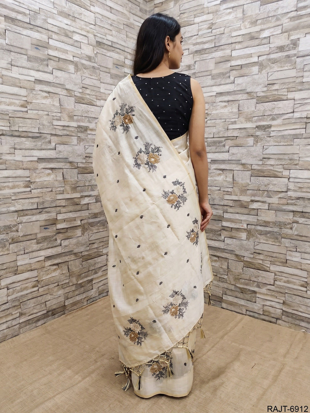 Offwhite Casual Wear Floral Embroidered Silk Saree - Image 4