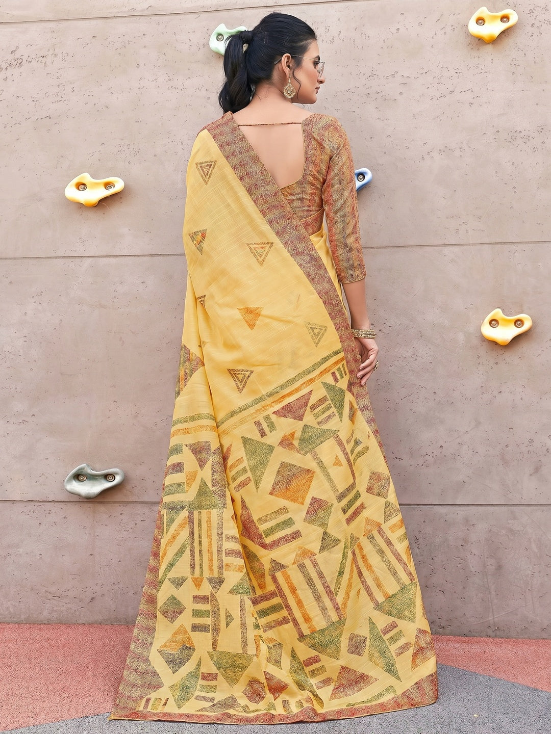 Yellow Casual Wear Geometric Printed Bhagalpuri Silk Saree - Image 2