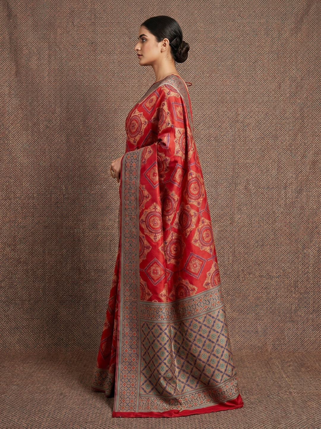 Flirty Red Colored Festive Wear Woven Patola Silk Saree - Image 2