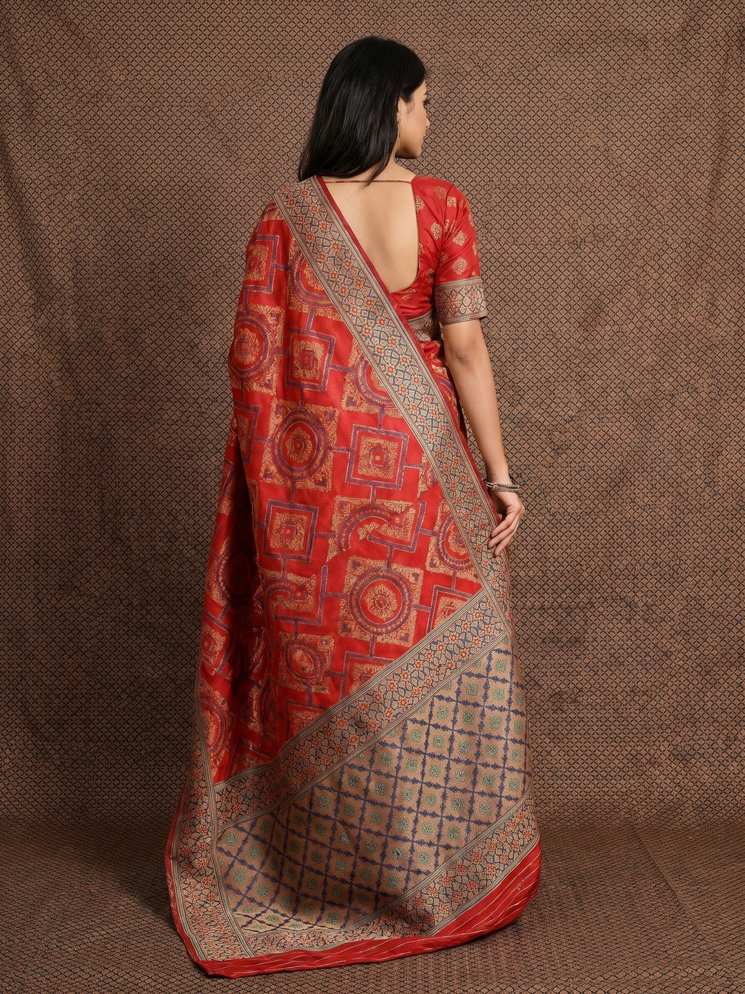 Flirty Red Colored Festive Wear Woven Patola Silk Saree - Image 3