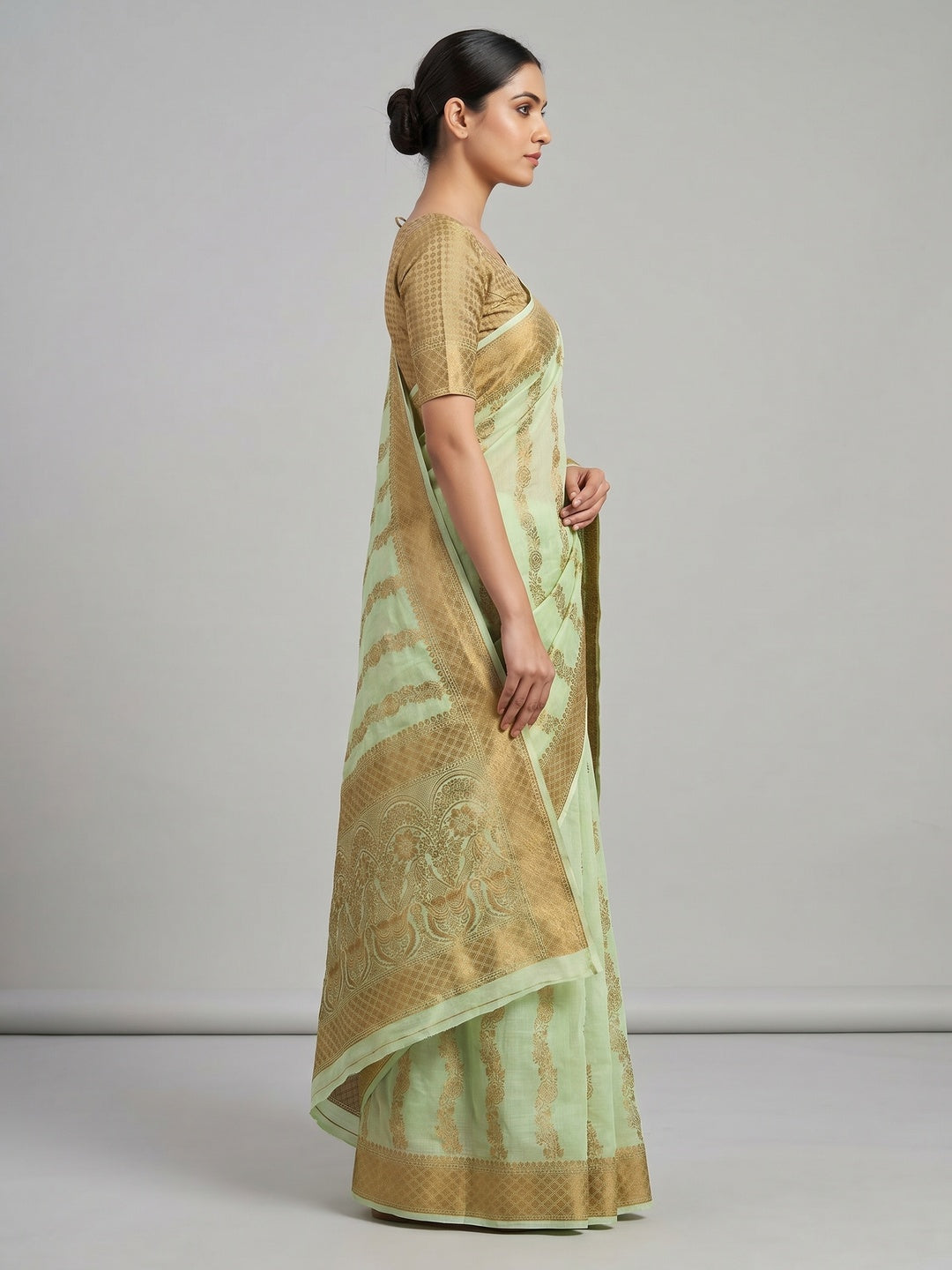 Green Woven Cotton Blend Saree - Image 3