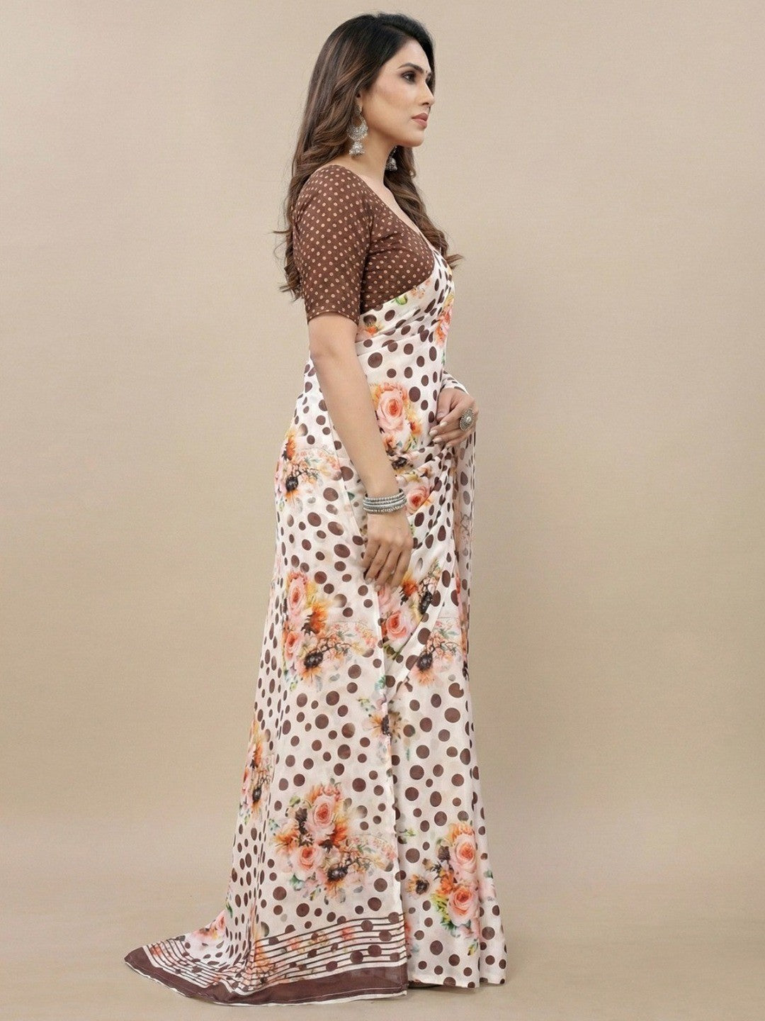 Elegant Brown & White Floral Bloom With Polka Dot Print Silk Crepe Saree - Image 3