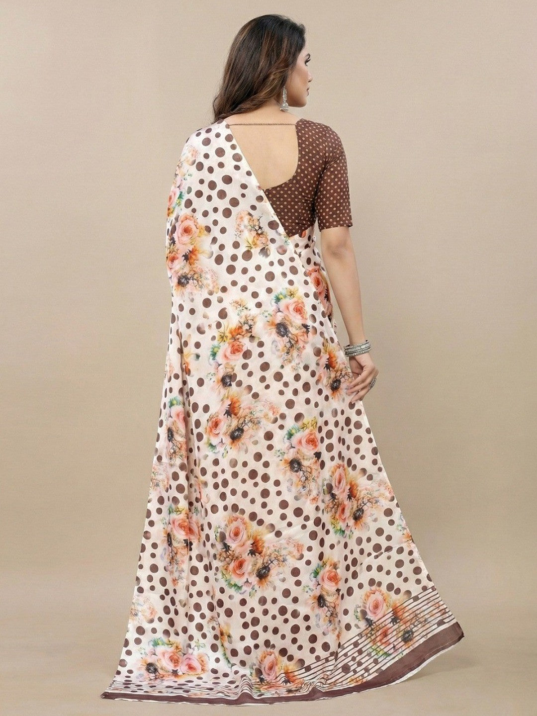 Elegant Brown & White Floral Bloom With Polka Dot Print Silk Crepe Saree - Image 4