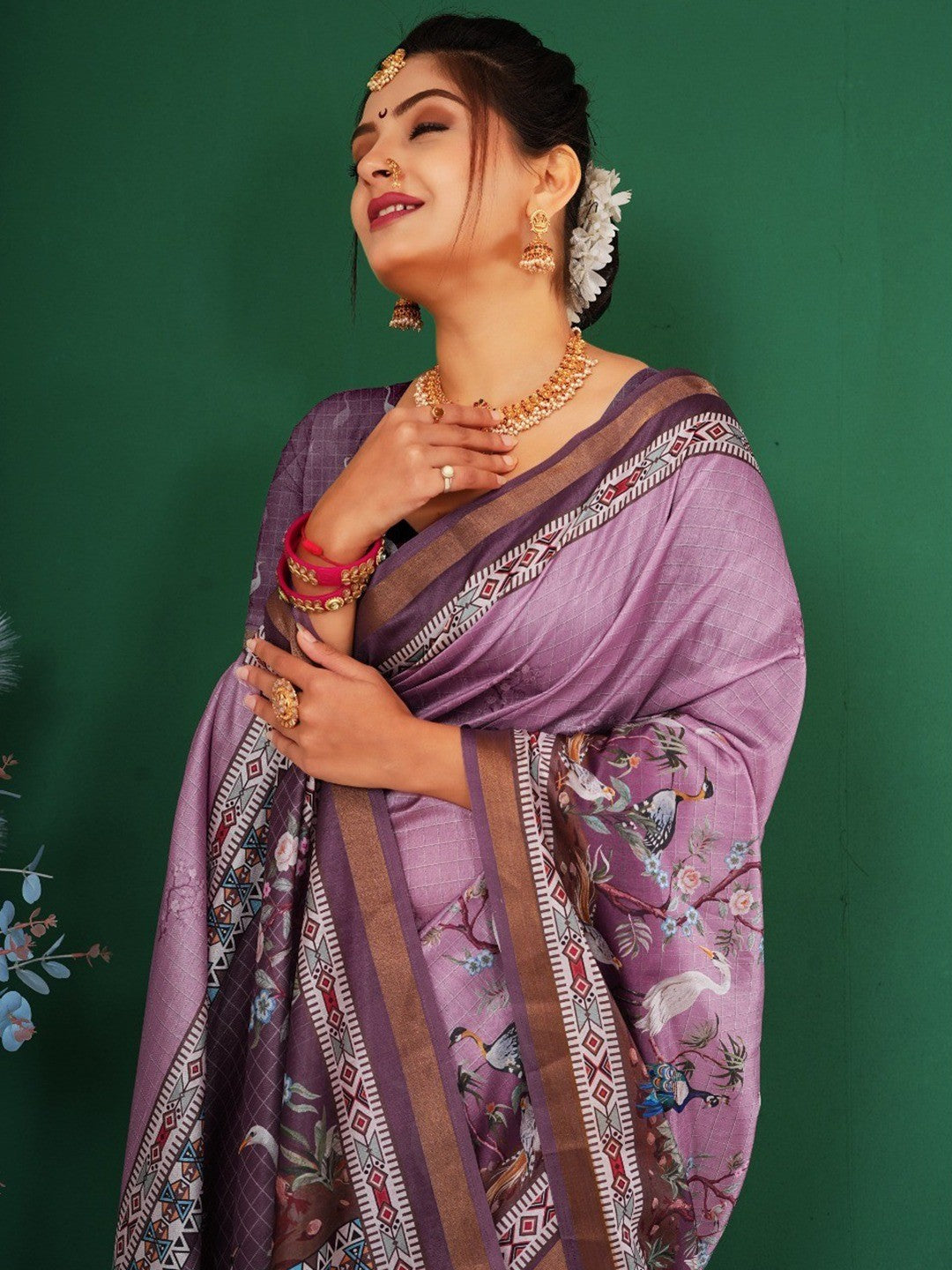 Majestic Lavender Floral Saree With Peacock & Crane Digital Printed Artwork On Dola Silk - Image 4