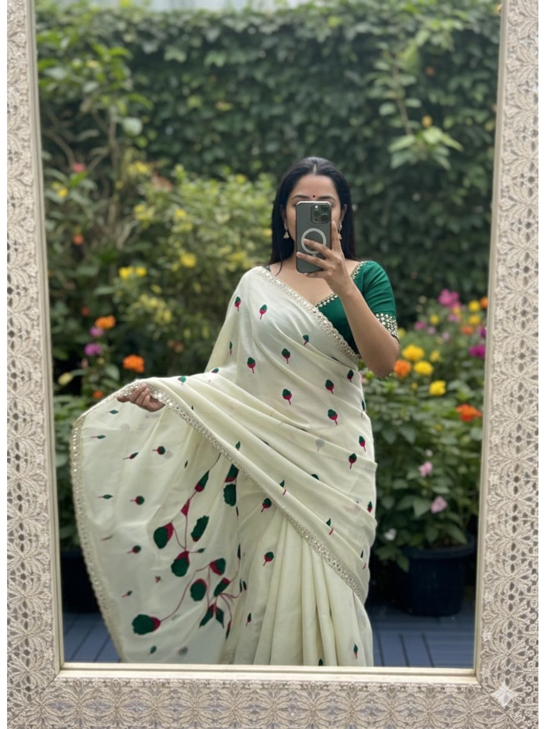 Peachmode Offwhite Silk Blend Saree with embroidery and mirror work - Image 3