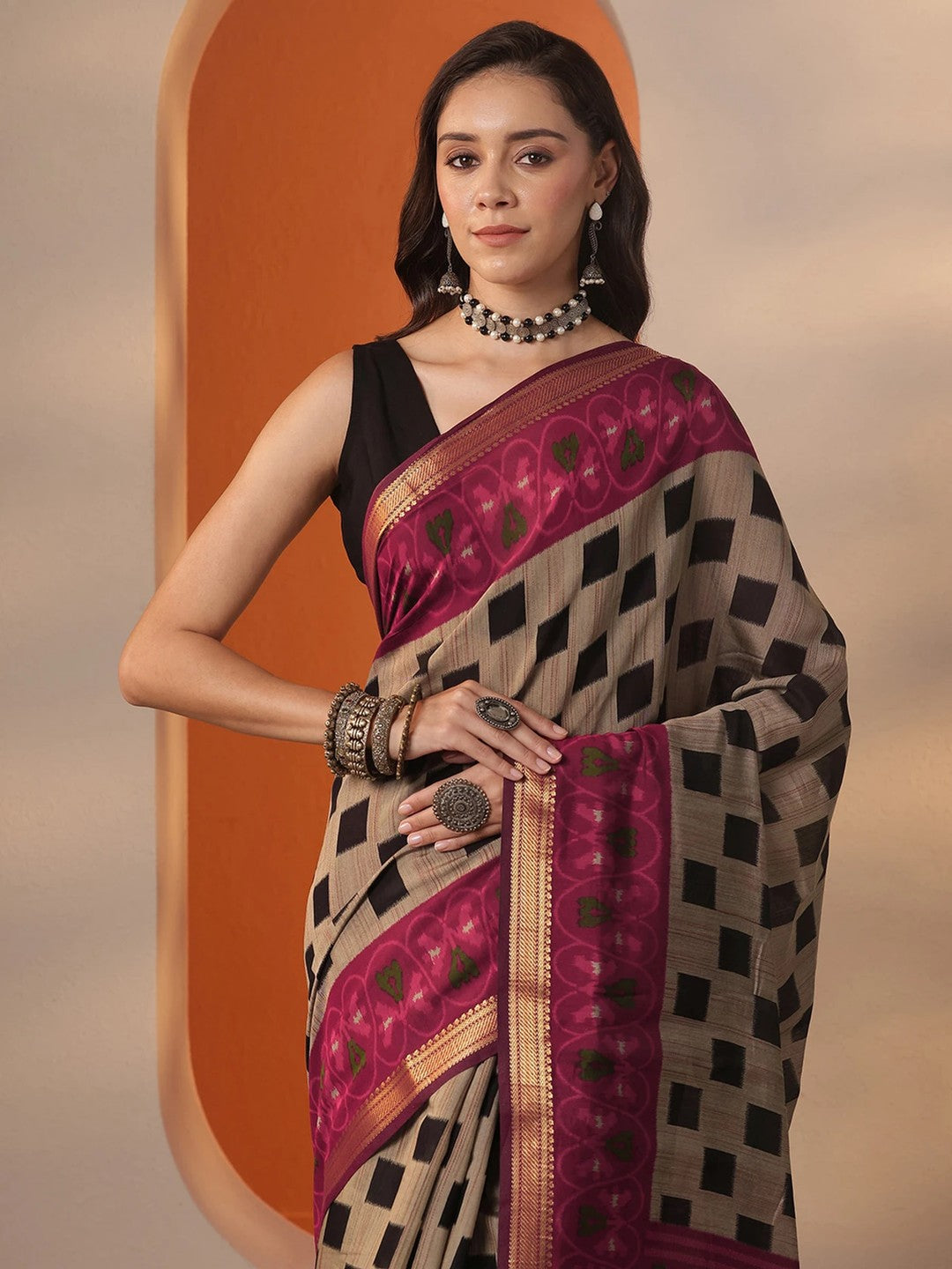 Peachmode Wine Maheshwari Silk Saree with Woven Border - Image 1
