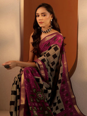 Peachmode Wine Maheshwari Silk Saree with Woven Border - Image 2