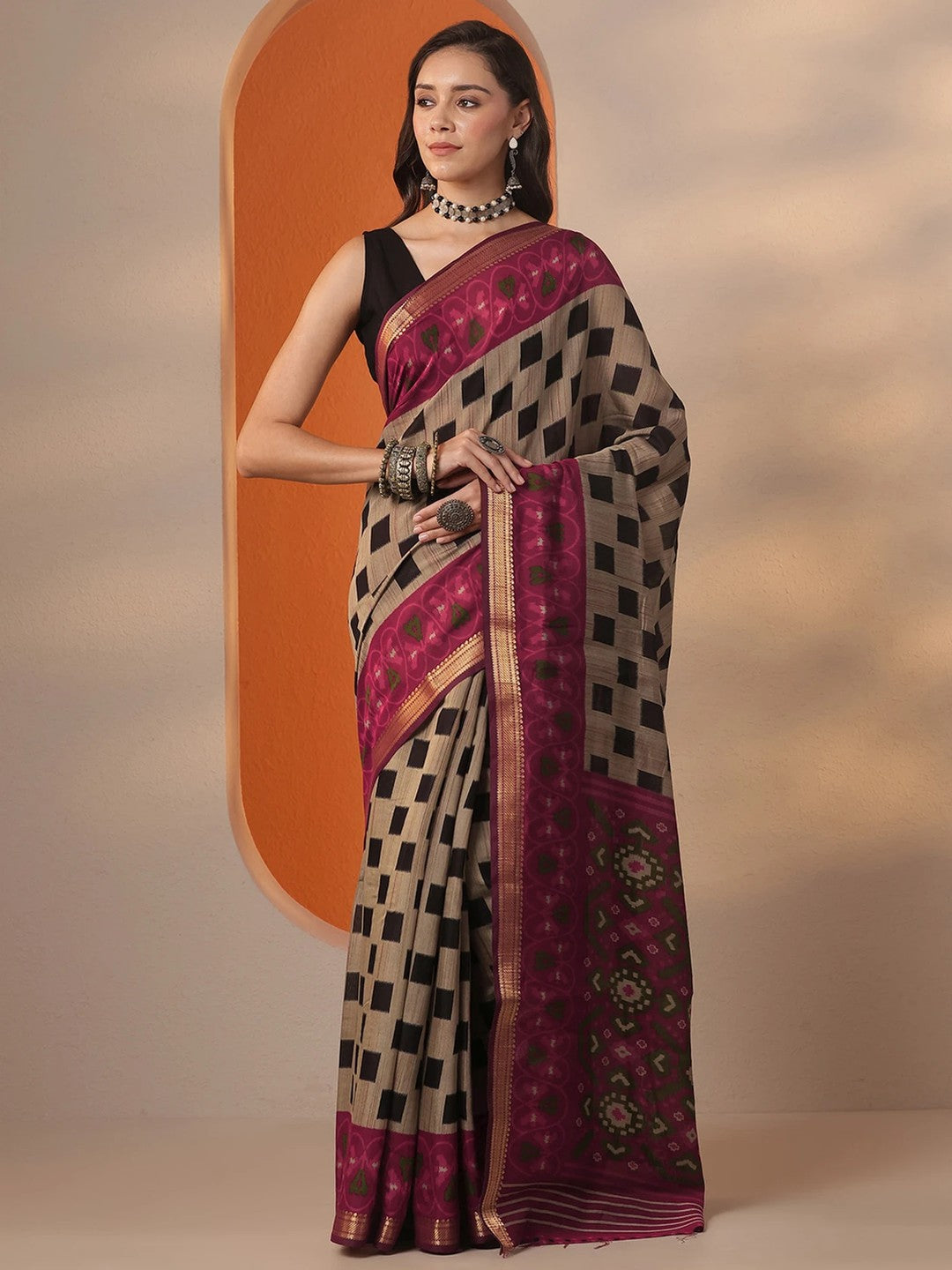 Peachmode Wine Maheshwari Silk Saree with Woven Border - Image 5
