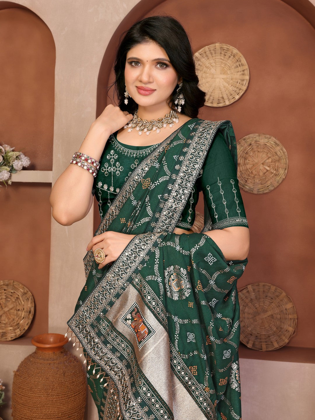Peachmode Green Vichitra Silk Bandhani Saree with Woven Border - Image 5