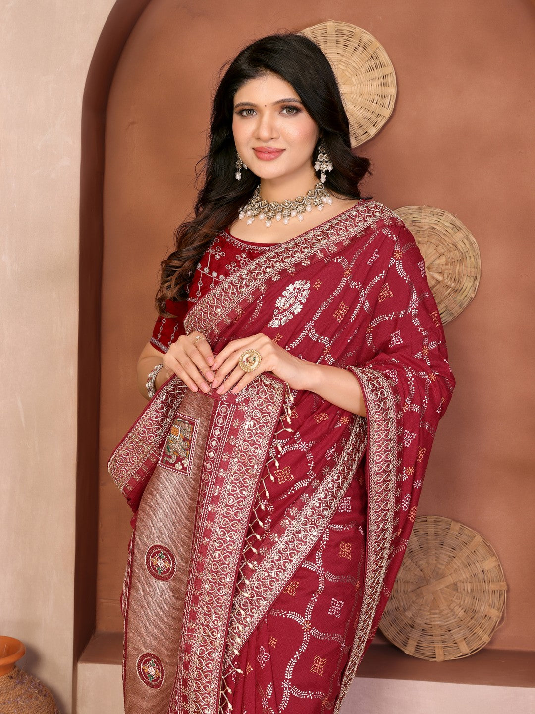 Peachmode Maroon Vichitra Silk Bandhani Saree with Woven Border - Image 4