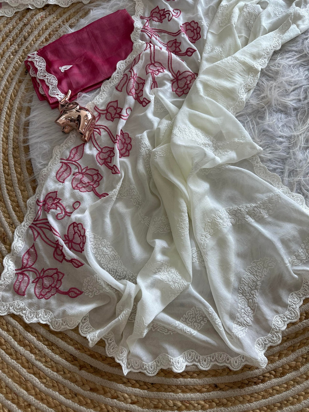 Peachmode White Pure Silk Saree with Floral Thread Embroidery Work - Image 5