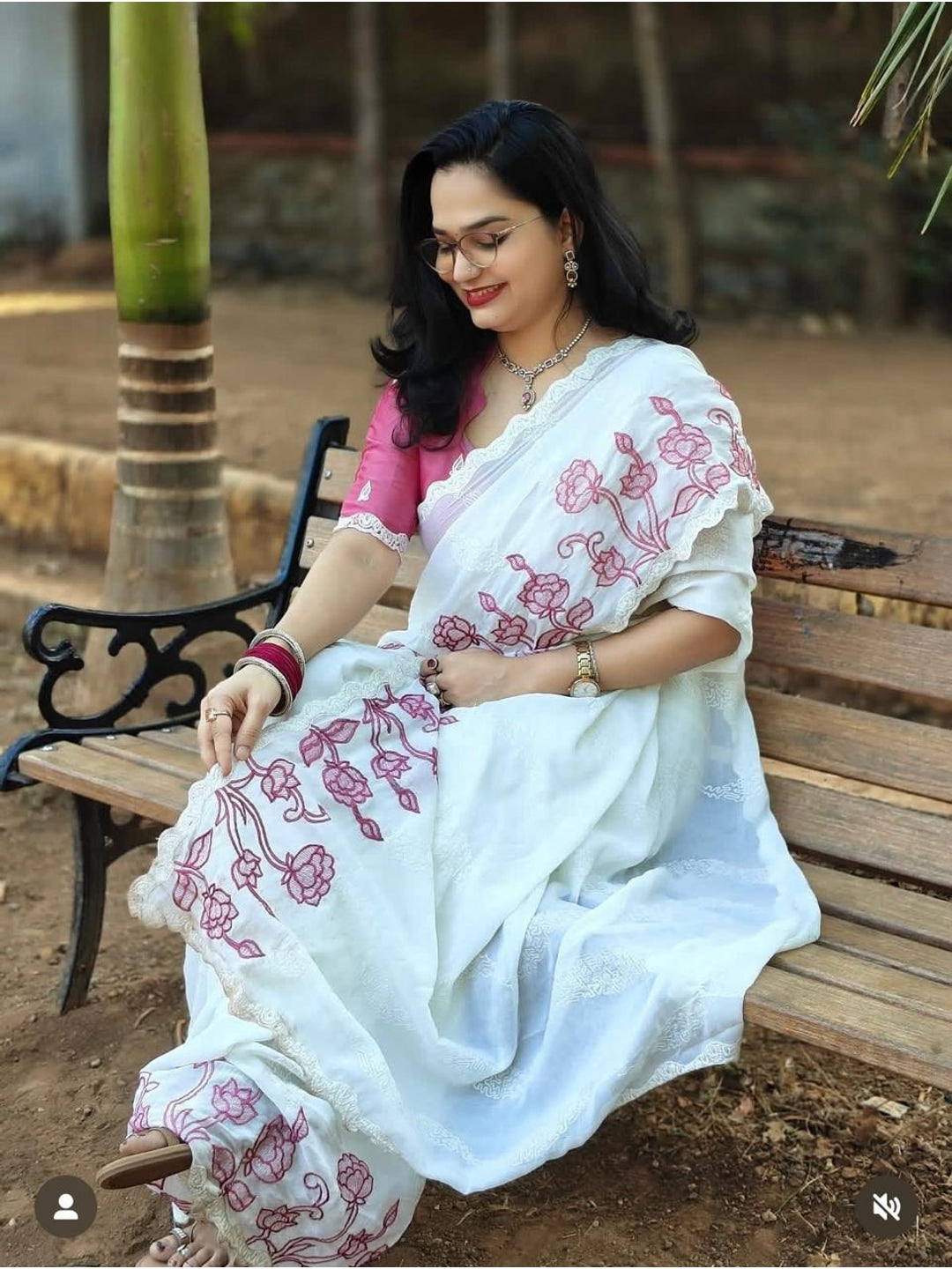 Peachmode White Pure Silk Saree with Floral Thread Embroidery Work - Image 6