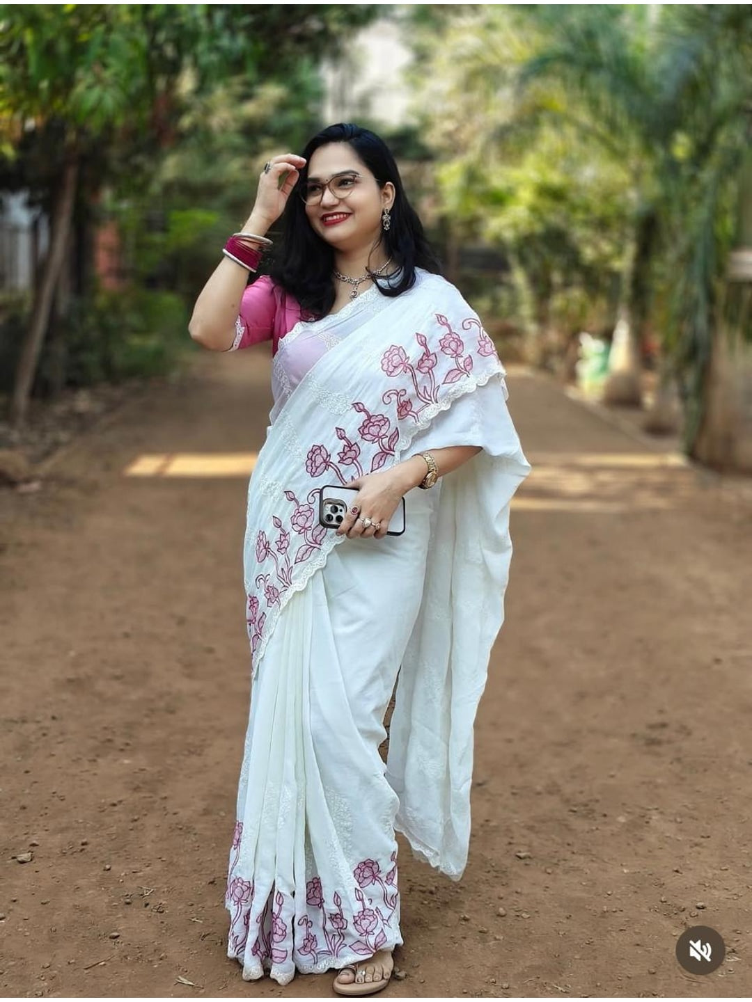 Peachmode White Pure Silk Saree with Floral Thread Embroidery Work - Image 8