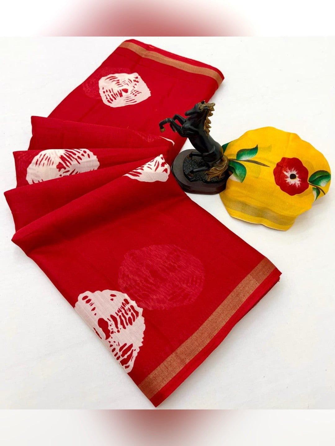 Peachmode Red Mulmul Cotton Bandhani Print Saree - Image 3