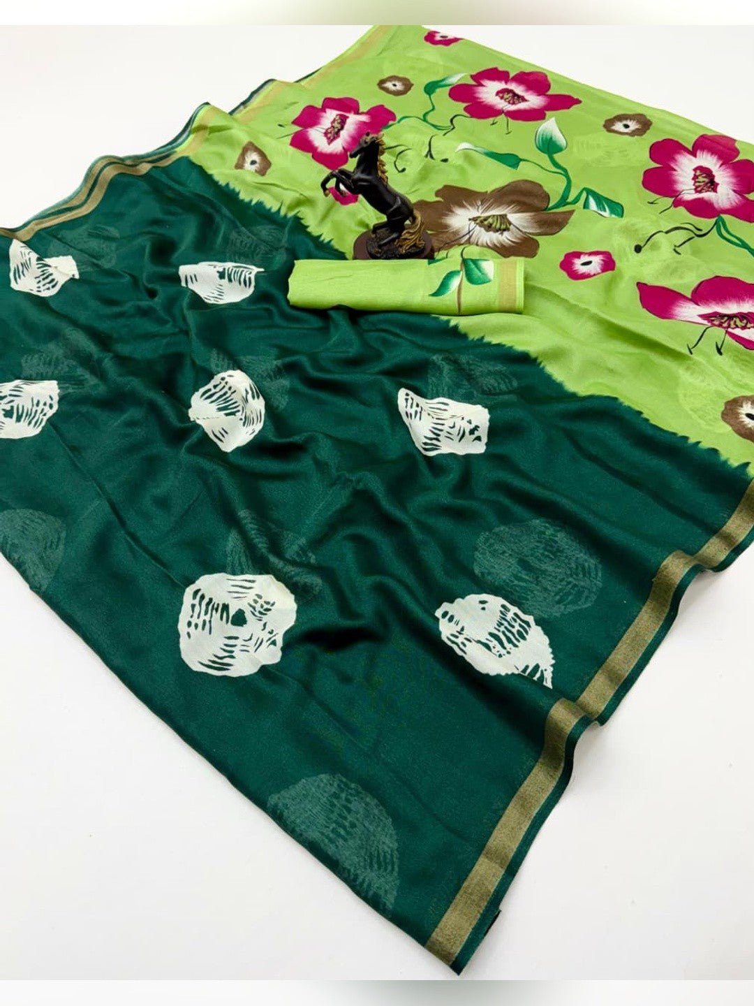 Peachmode Green Mulmul Cotton Bandhani Print Saree - Image 2