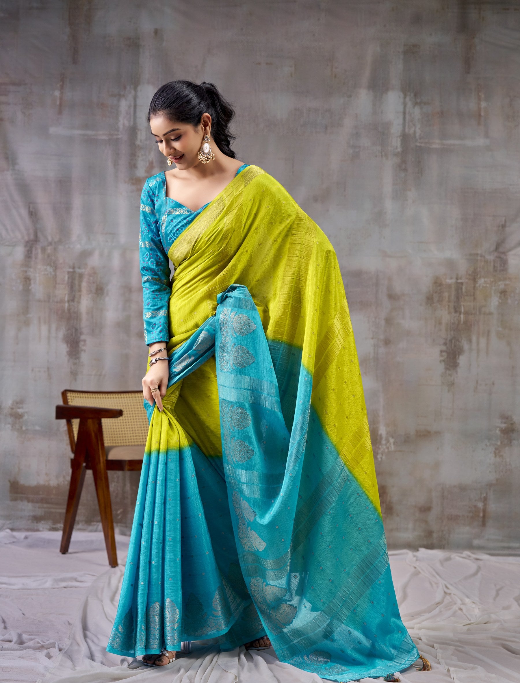 Peachmode Green Chinnon Jacquard Saree - Image 3