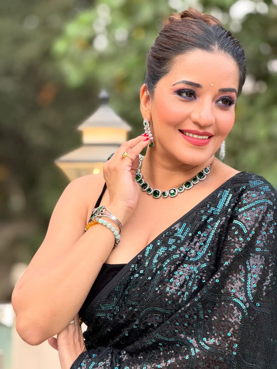 Peachmode Black Georgette Saree with Sequins Embroidery - Image 2