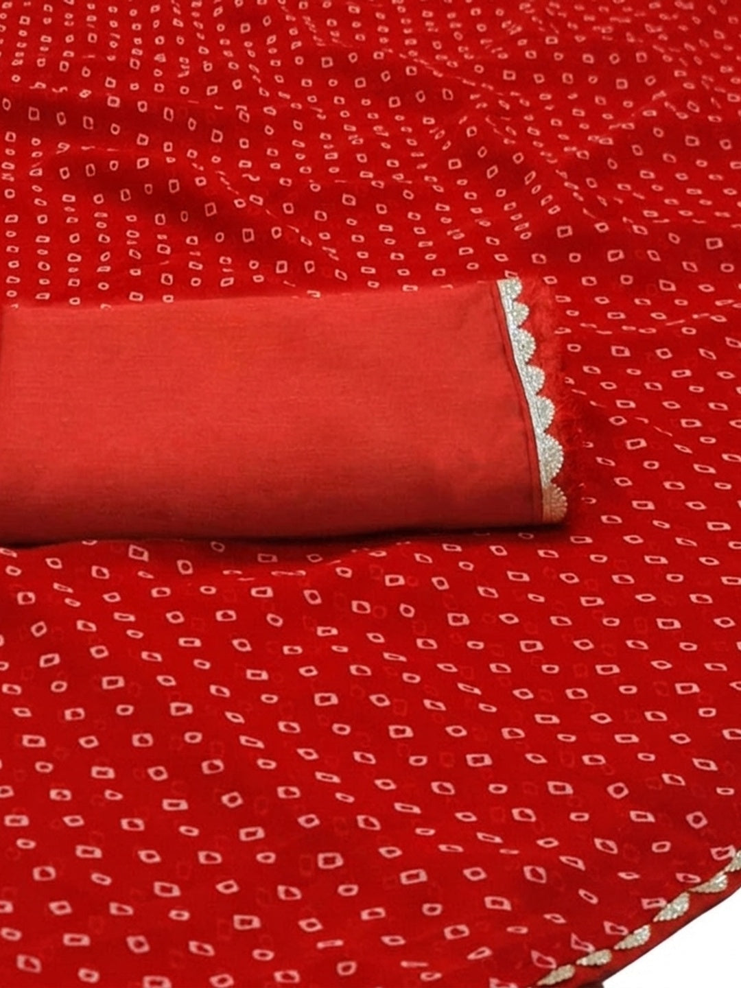 Red Bandhani Printed Georgette Saree - Image 4