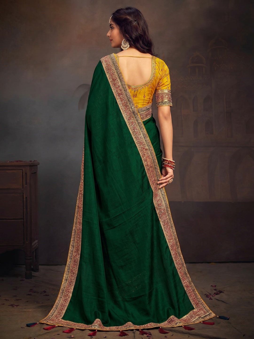 Green Solid With Embroidered Border Vichitra Silk Saree - Image 2