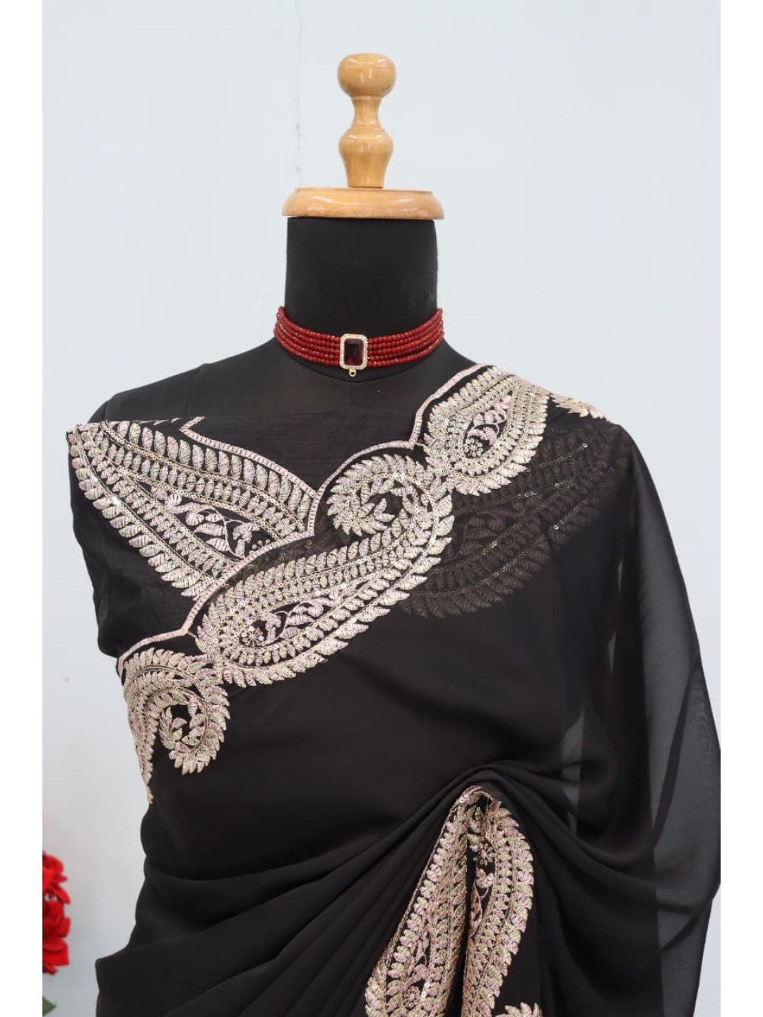 Elegant Black Silk Blend Saree with Intricate Paisley Embroidery - Image 5