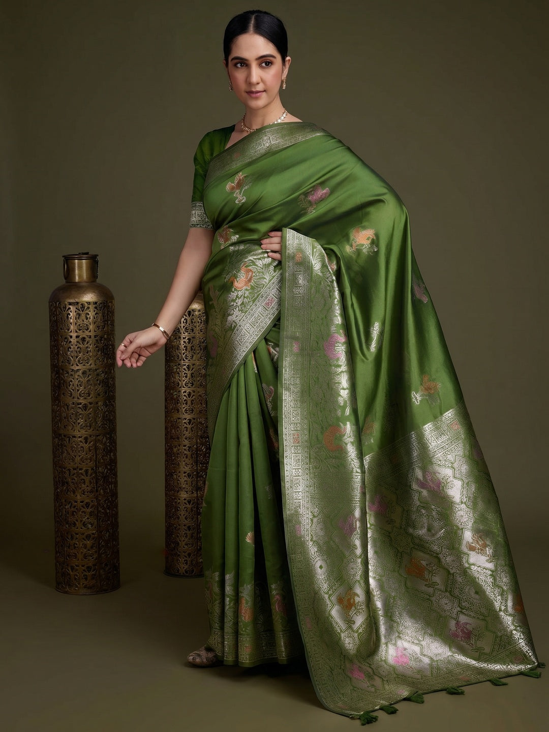 Green Floral Design Woven Banarasi Silk Saree - Image 1