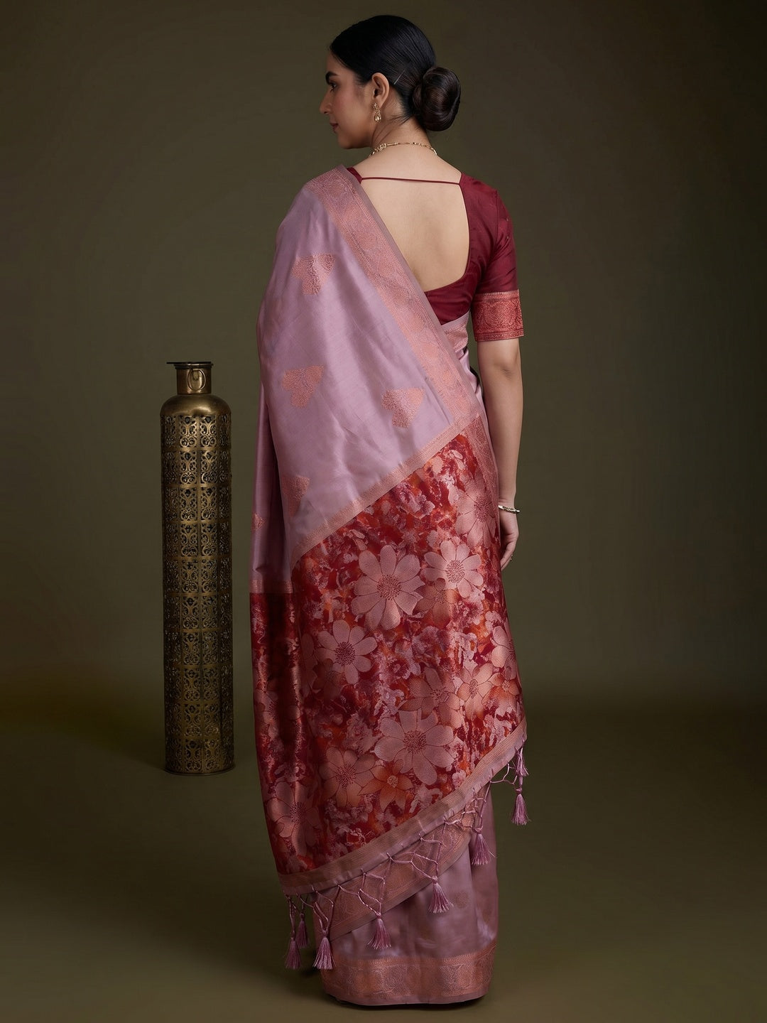 Dusty Pink Floral Woven Banarasi Silk Saree - Image 2