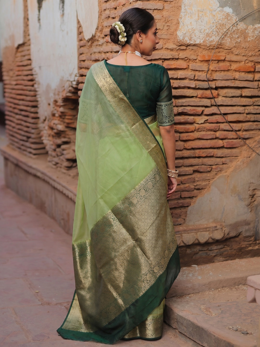 Green Solid Organza Saree With Zari Border - Image 2