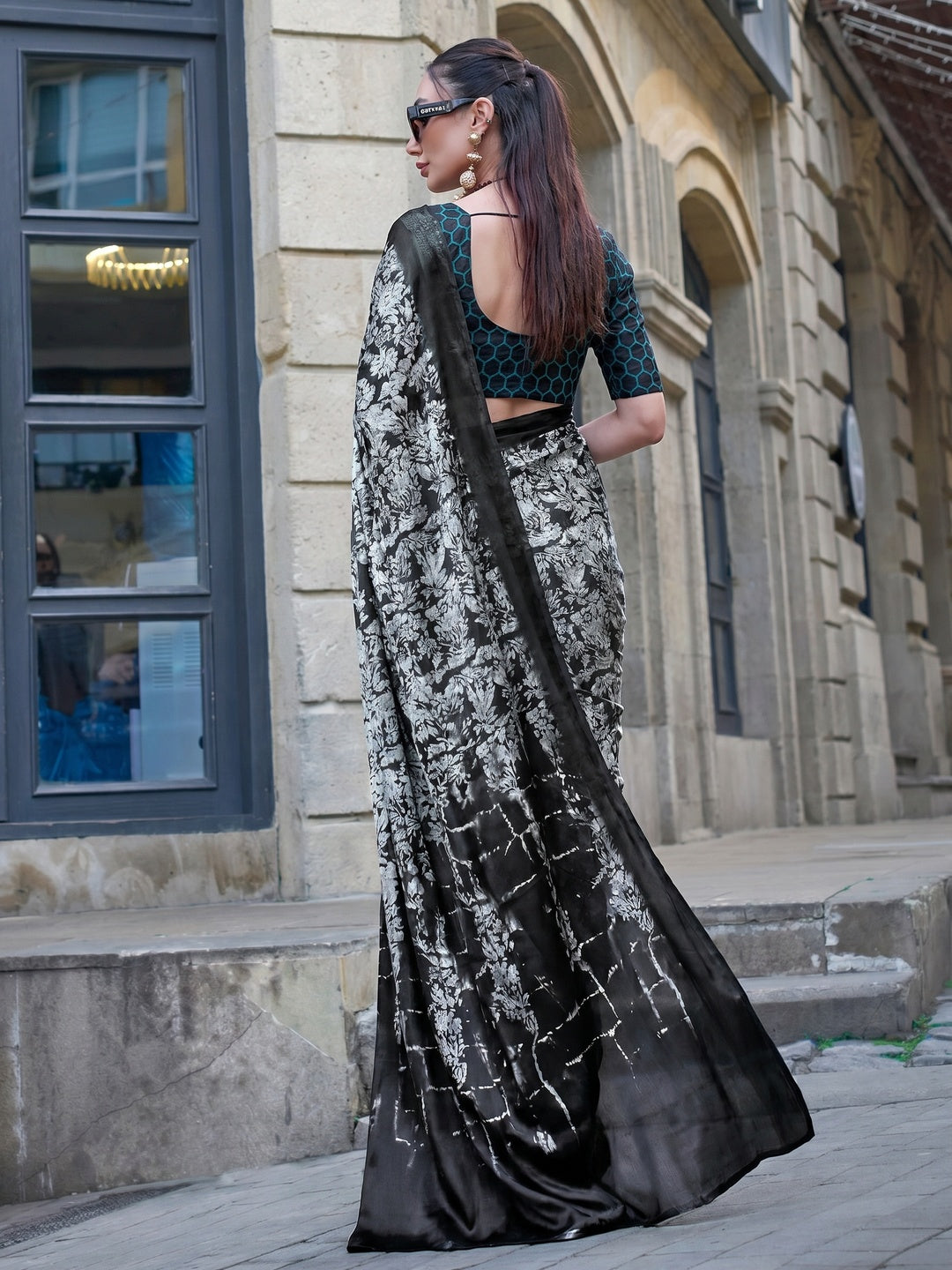 Grey & Black Contemporary Printed Satin Saree - Image 2