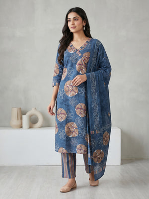 Blue Pure Cotton Floral Printed Salwar Suit Set - Image 2