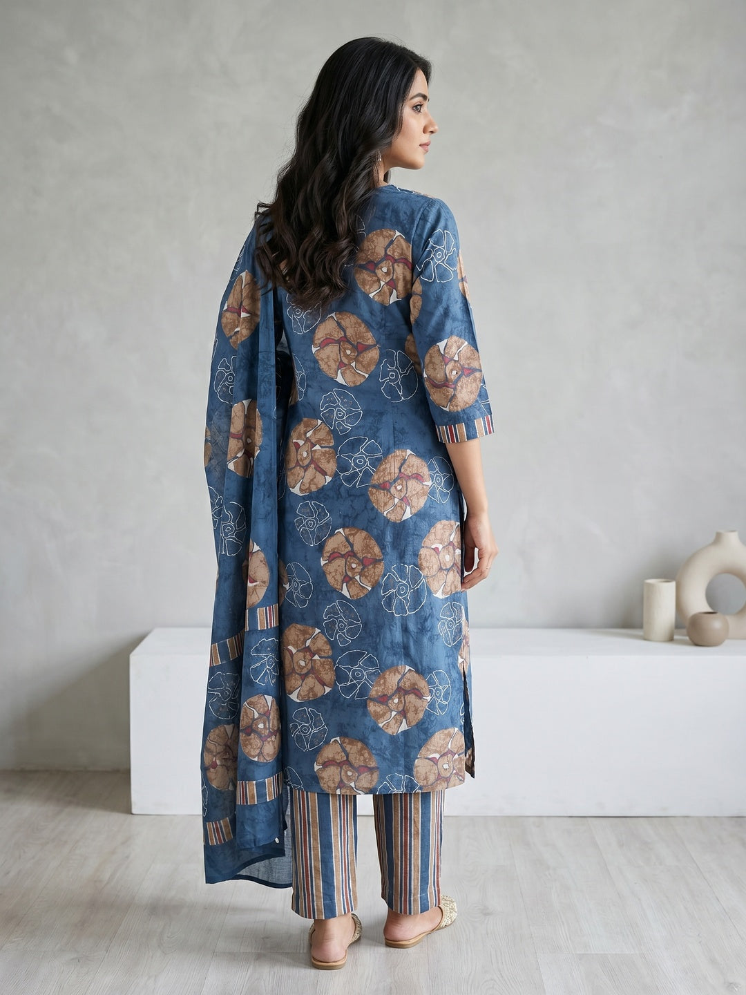 Blue Pure Cotton Floral Printed Salwar Suit Set - Image 3