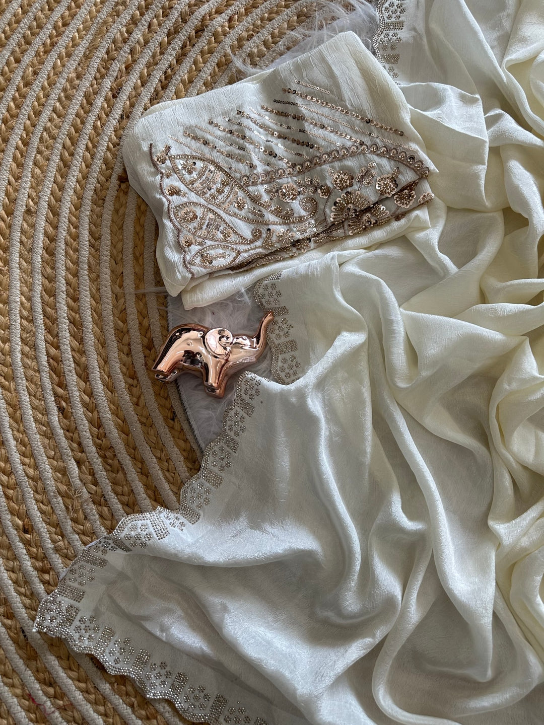 Peachmode White Soft Crunchy Silk Saree with Diamond and Embroidery Work - Image 4