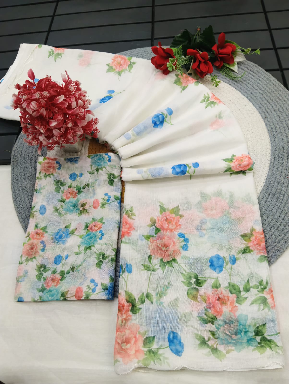 Peachmode White Linen Floral Print Saree with Cut Work Border - Image 2