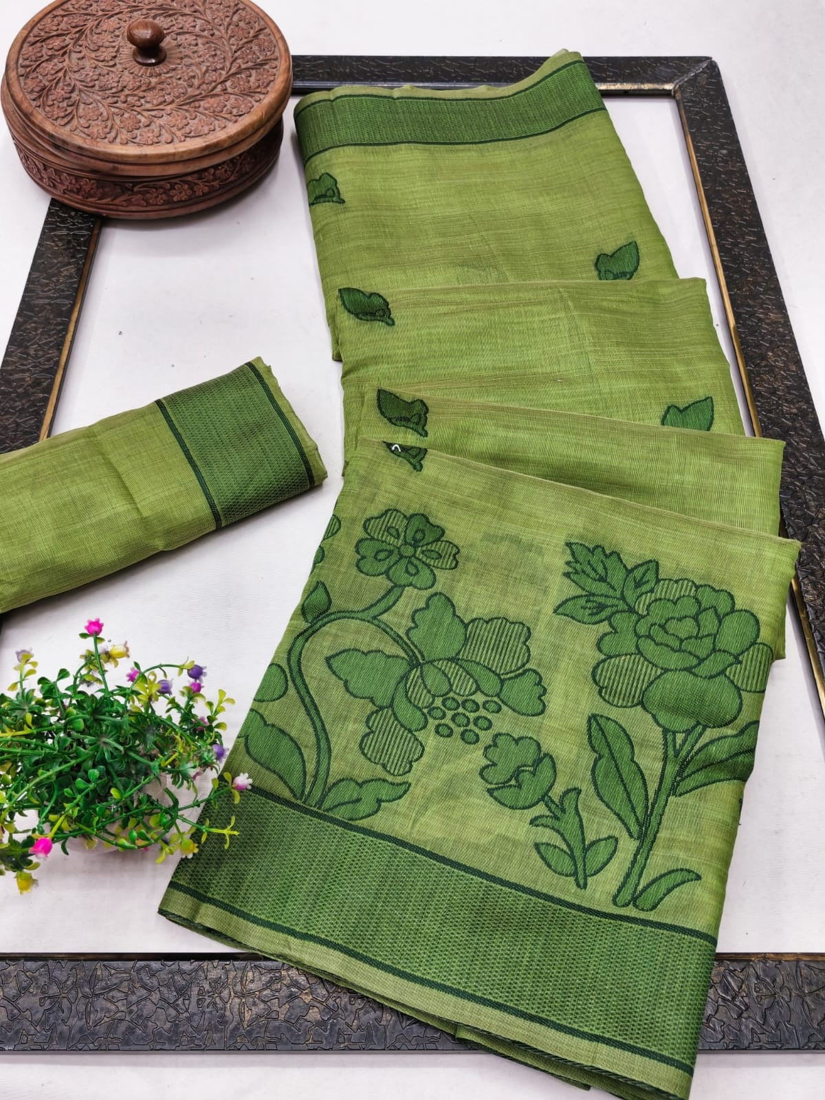 Peachmode Green Linen Jamdani Saree for Traditional Wear - Image 2
