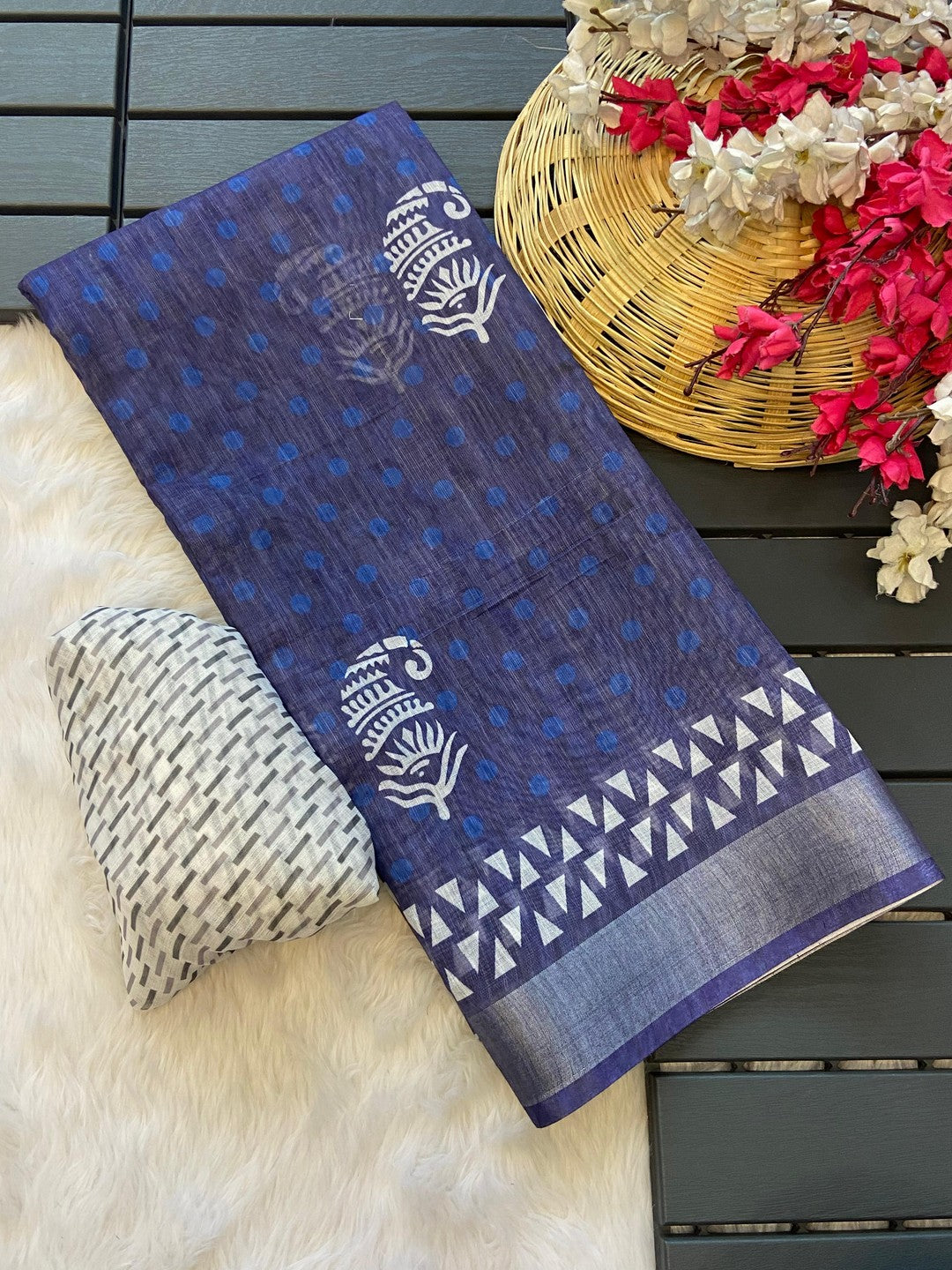 Peachmode Blue Linen Ethnic Motif Saree - Image 3