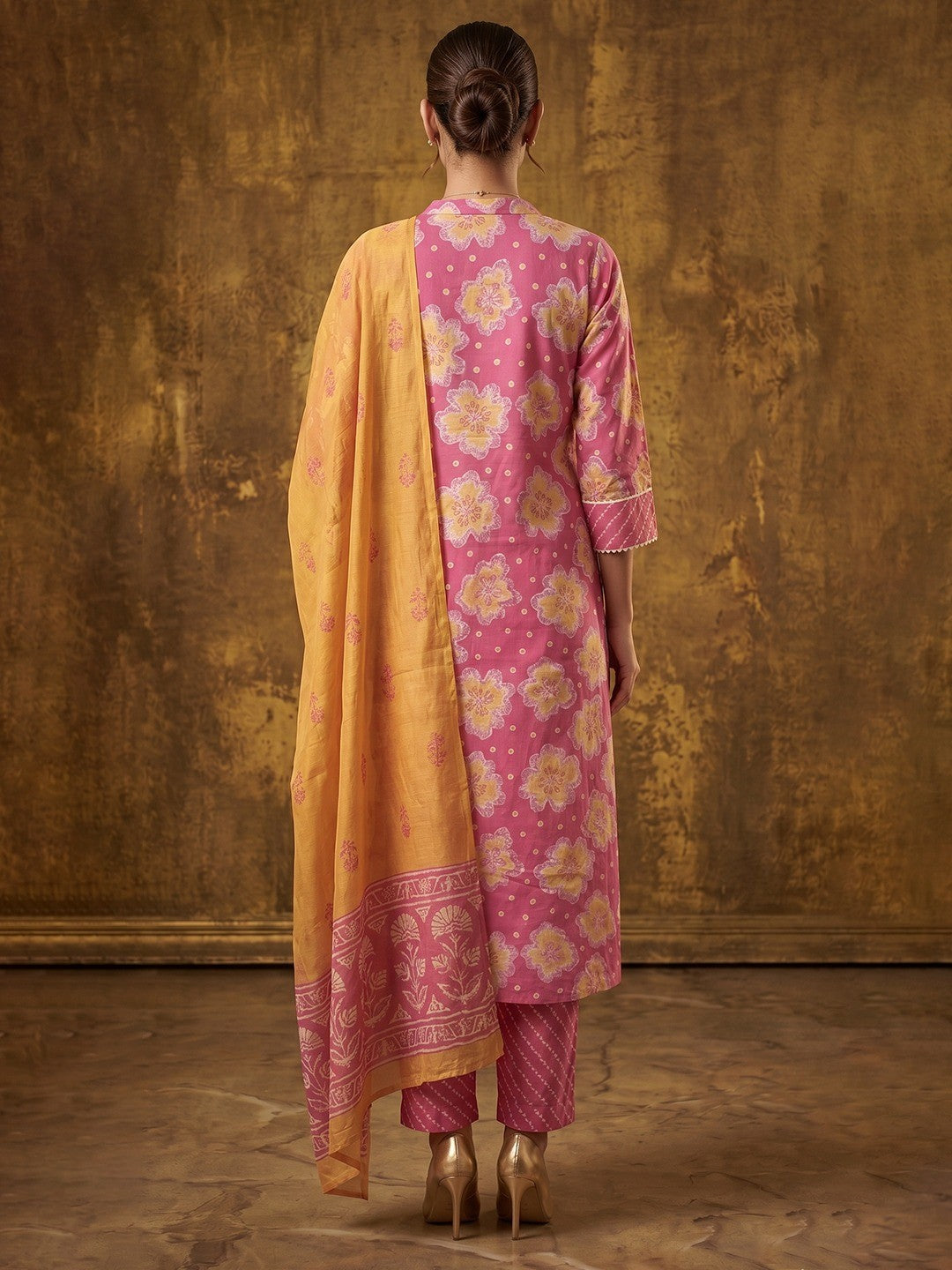 Pink Pure Cotton Floral Printed Salwar Suit Set - Image 3