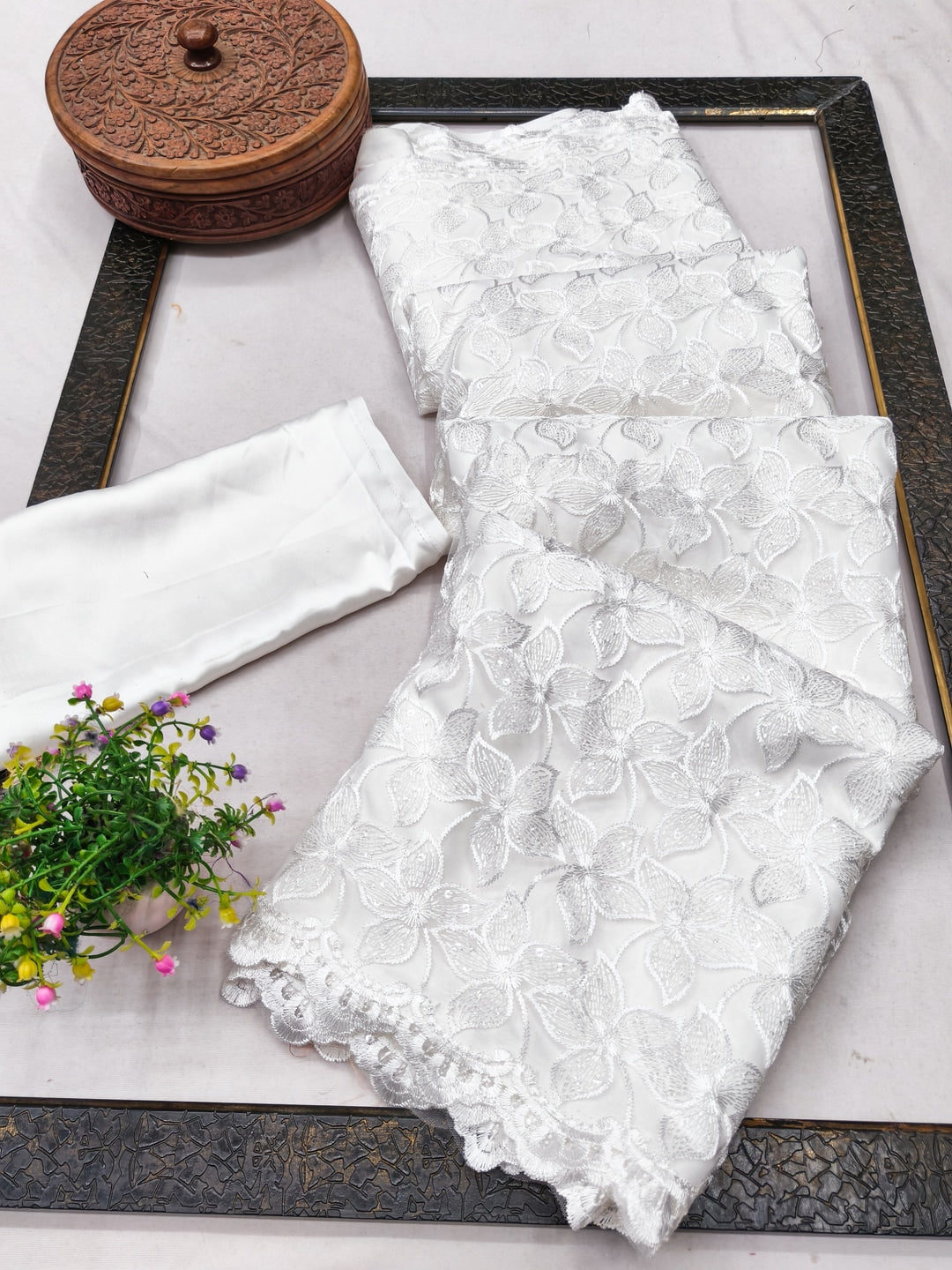 Peachmode White Net Saree with Floral Embroidery Work - Image 3
