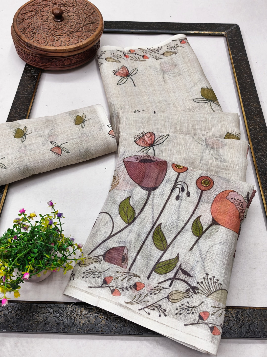 Peachmode Offwhite Linen Printed Saree with Floral Motifs - Image 3
