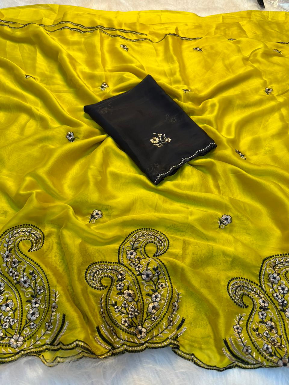 Peachmode Yellow Rangoli Silk Saree with Embroidered Border - Image 2